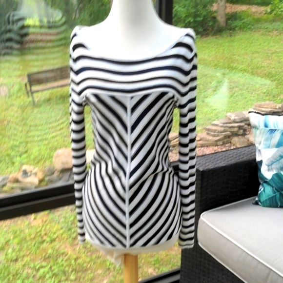 White House Black Market Seaside Stripe Pullover - Size M - Picture 6 of 9